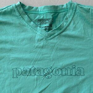 Patagonia Green V-Neck T-shirt  (S)